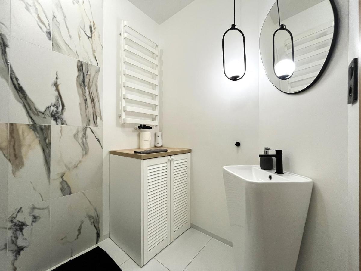 Mieszczanska Apartment ~ Self Check-In 24H ~Parking And Lift วรอตซวาฟ ภายนอก รูปภาพ